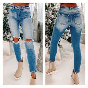 NWT KanCan Kan Can Slit Knee Distressed Medium Wash Mid Rise Skinny Jeans